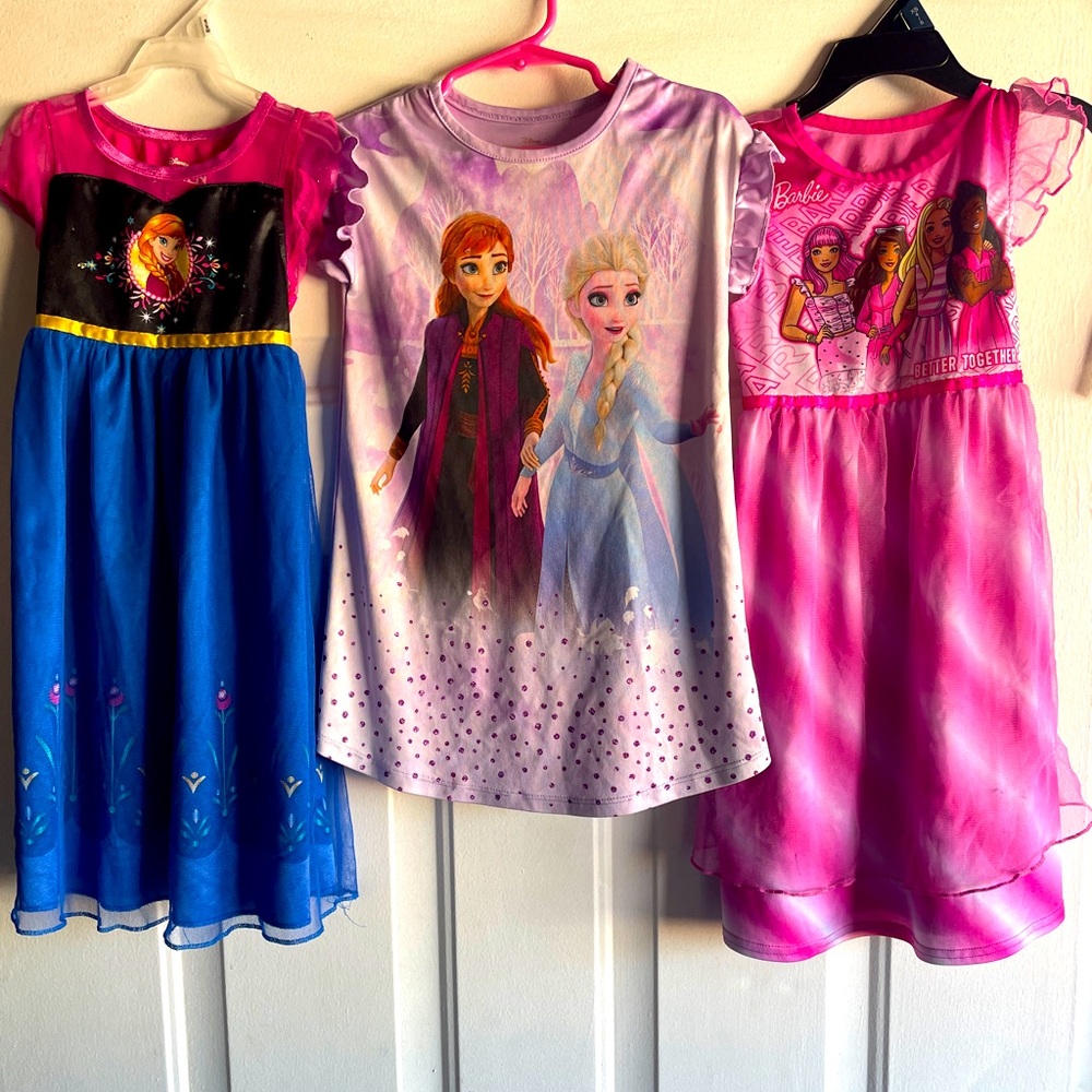 Disney Frozen and Barbie Girls' pijamas Bundle